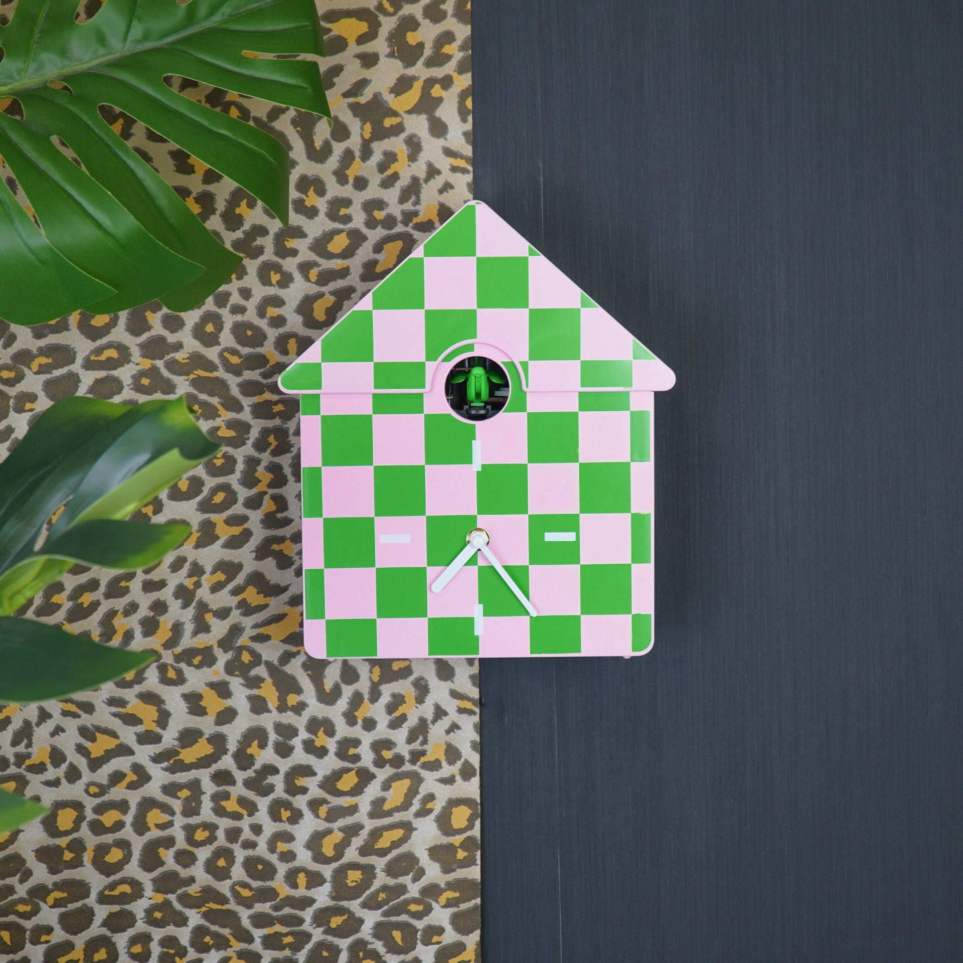 Klok- Wandklok Koekoeksklok - Geblokt Patroon- Groen/Roze - 24x27x9cm