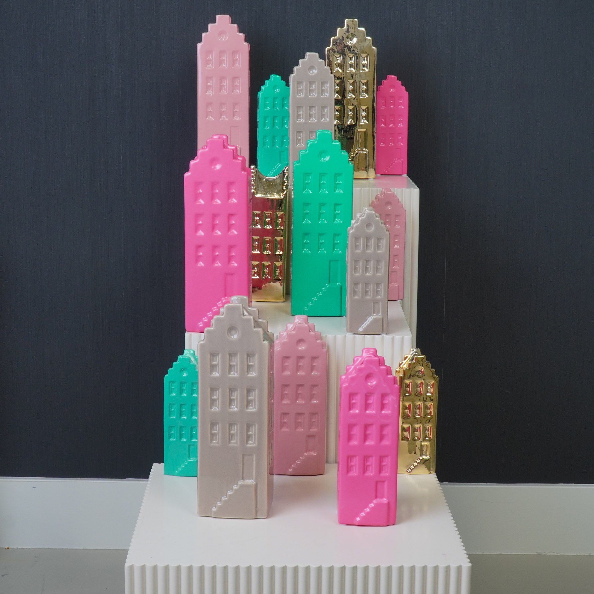 Bloemenvaas- Huis Vaas- Keramiek-Fluor Roze -5x4,5x14,5 cm