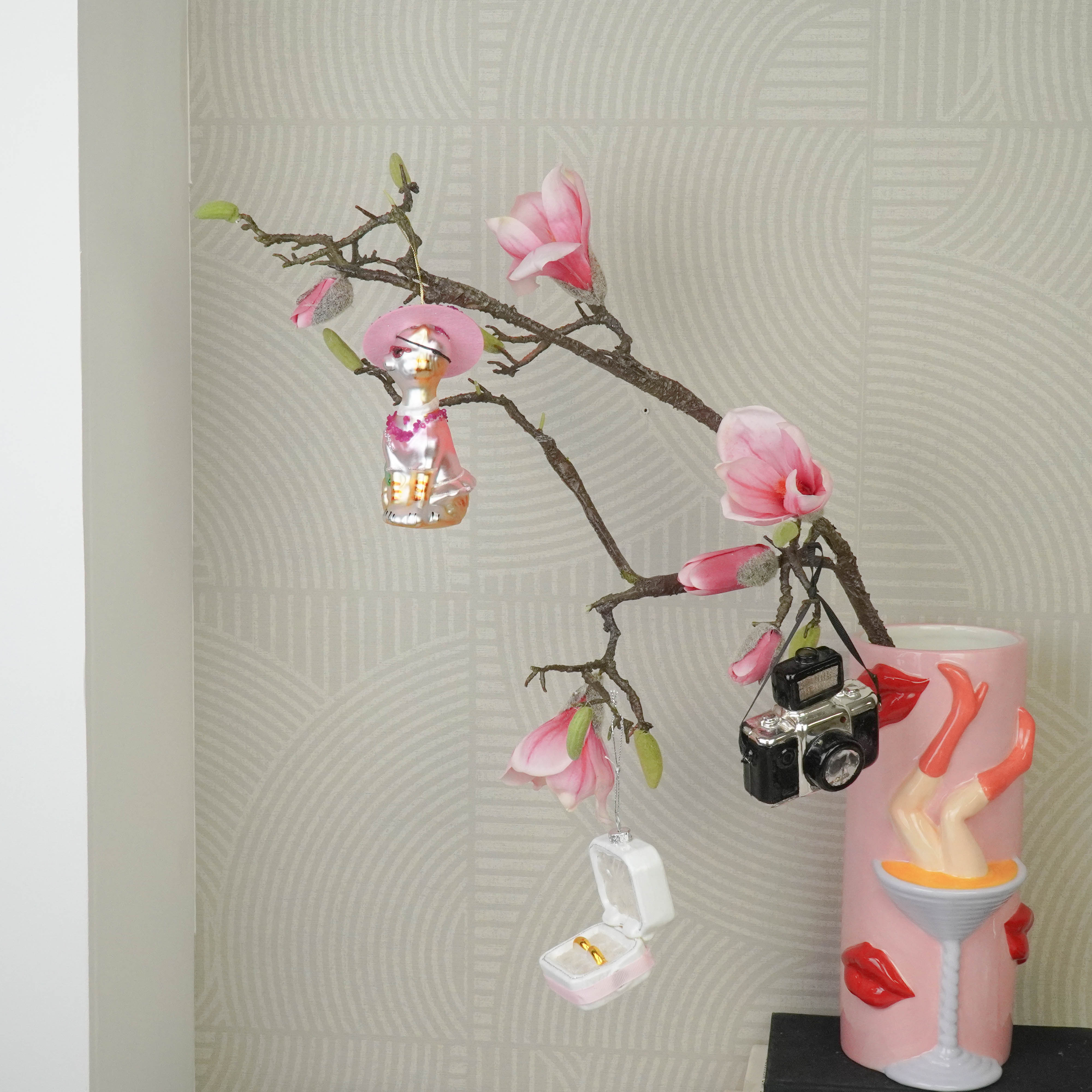 Kerstversiering -  Kersthanger  - Diva Kat - Wit/ Roze -  Glas - 12x6x5cm